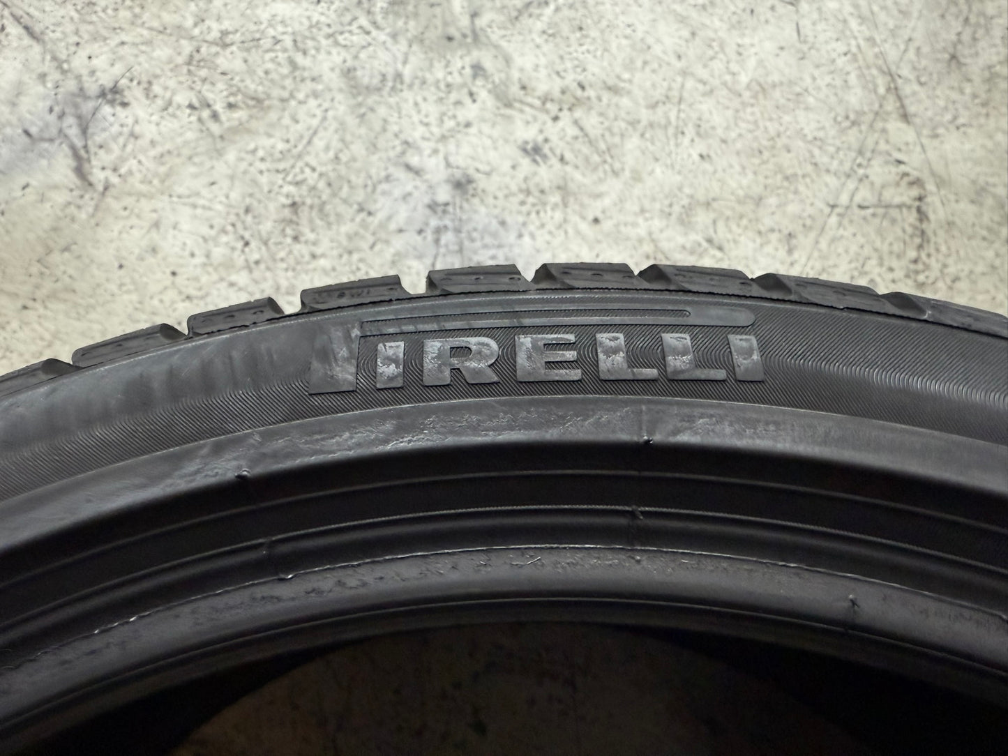 Usato: 1 Gomma 275/35R21 103V Pirelli Invernale 85% residui