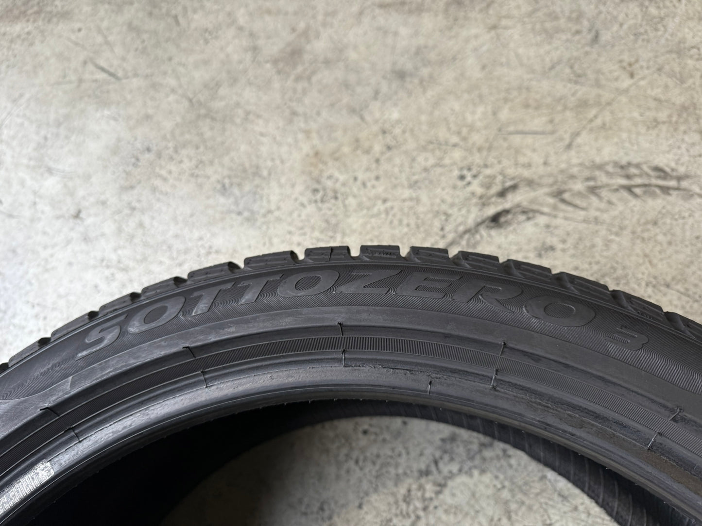 Usato: 1 Gomma 275/35R21 103V Pirelli Invernale 85% residui