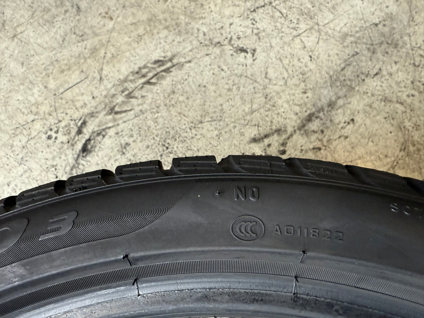 Usato: 1 Gomma 275/35R21 103V Pirelli Invernale 85% residui