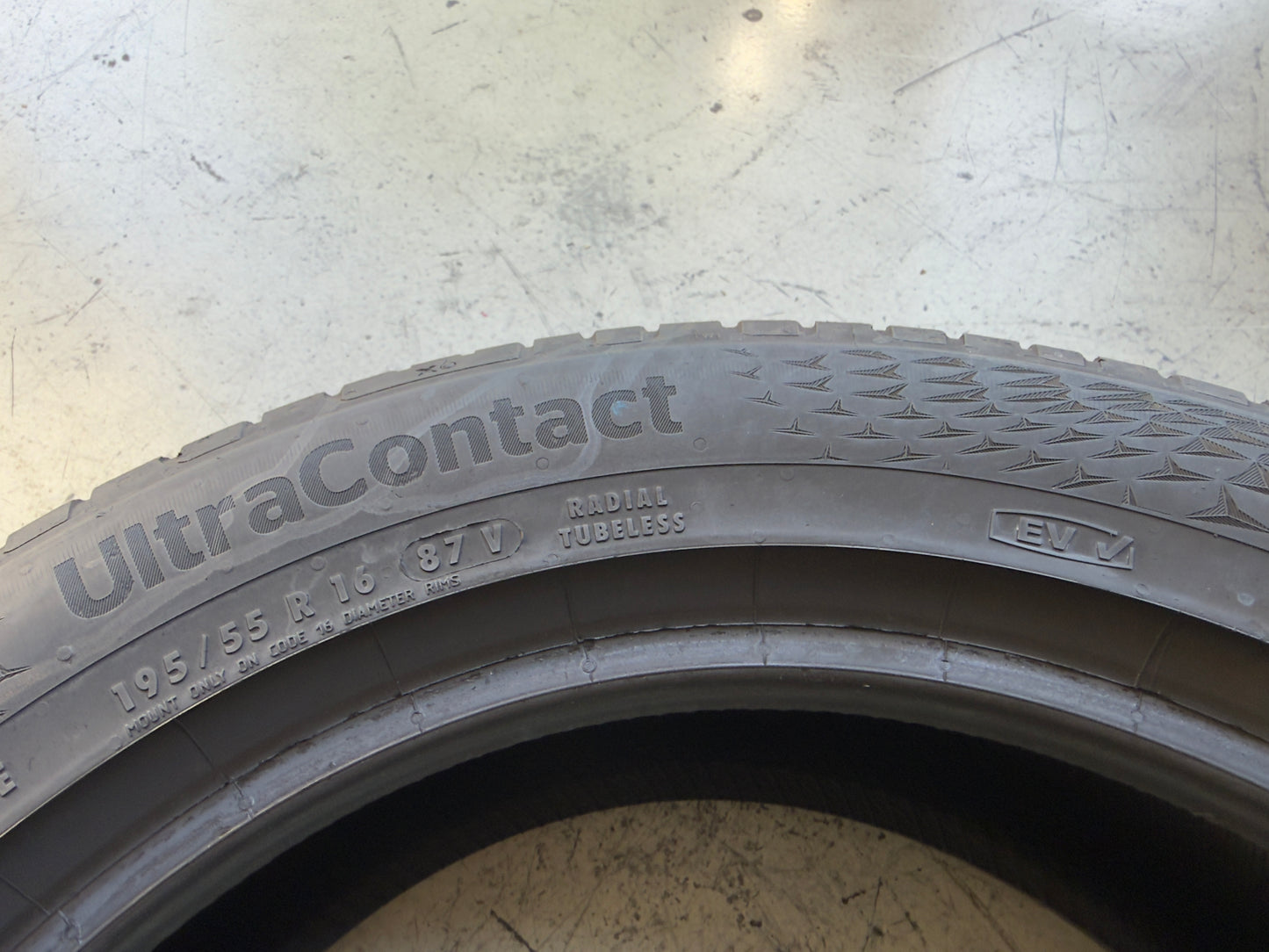 Usato: 4 Pneumatici Continental UltraContact 195/55R16 87V FR EVc Estivi 90% Residui