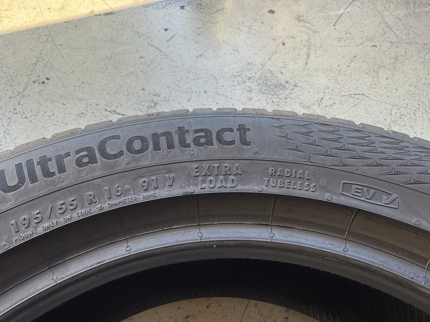 Usato: 4 Pneumatici Continental UltraContact 195/55R16 91V XL FR EVc Estivi 90% Residui DOT 2025