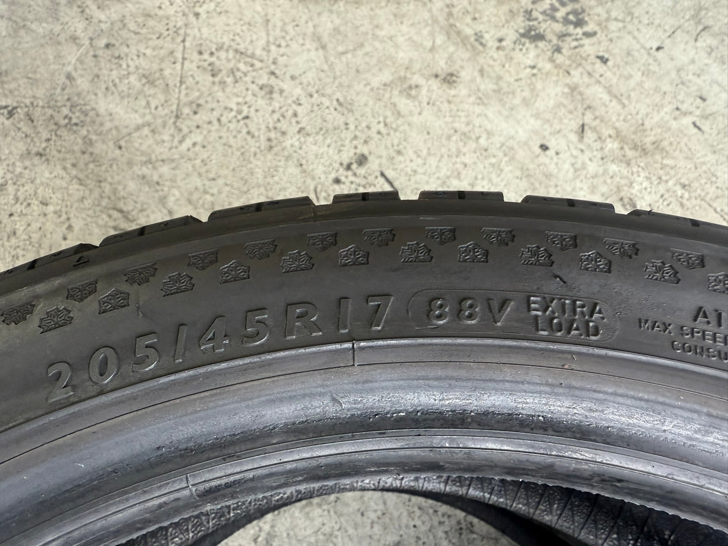 Usato: 2 Gomme 205/45R17 88V XL Dunlop RFT Invernali 85% residui
