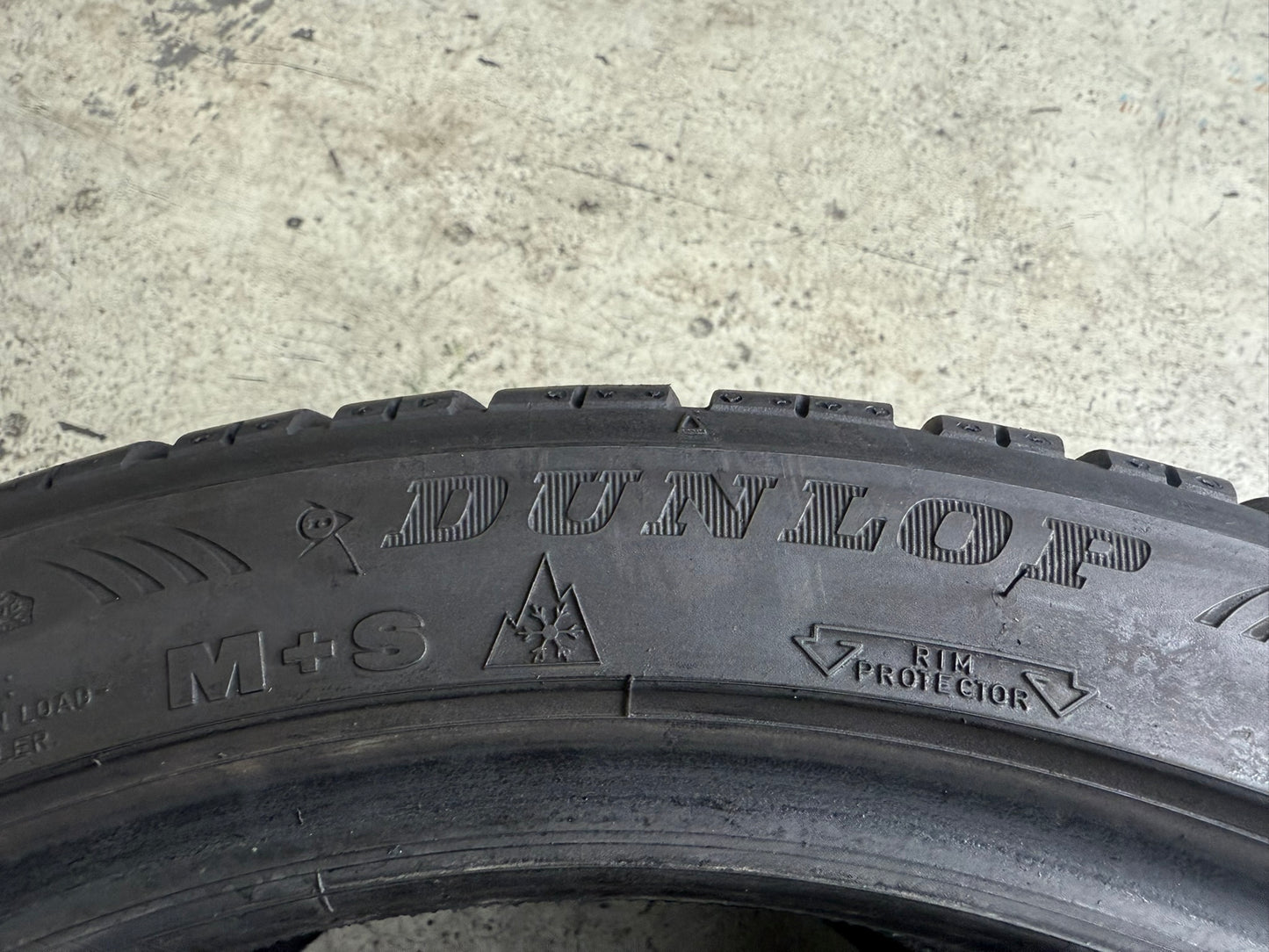 Usato: 2 Gomme 205/45R17 88V XL Dunlop RFT Invernali 85% residui