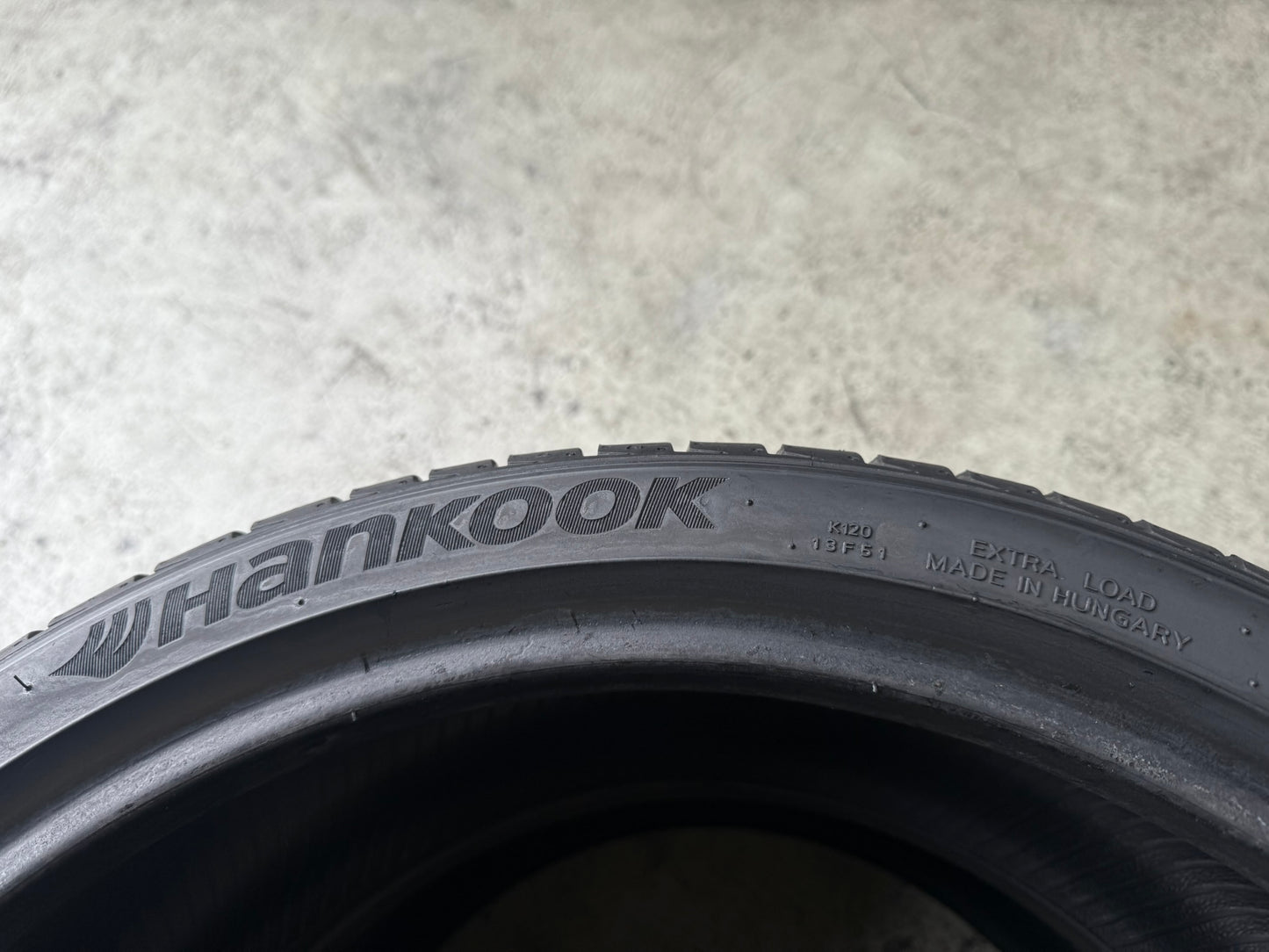 Usato: 2 Gomme 225/35R19 88Y XL Hankook Estive 75% residui