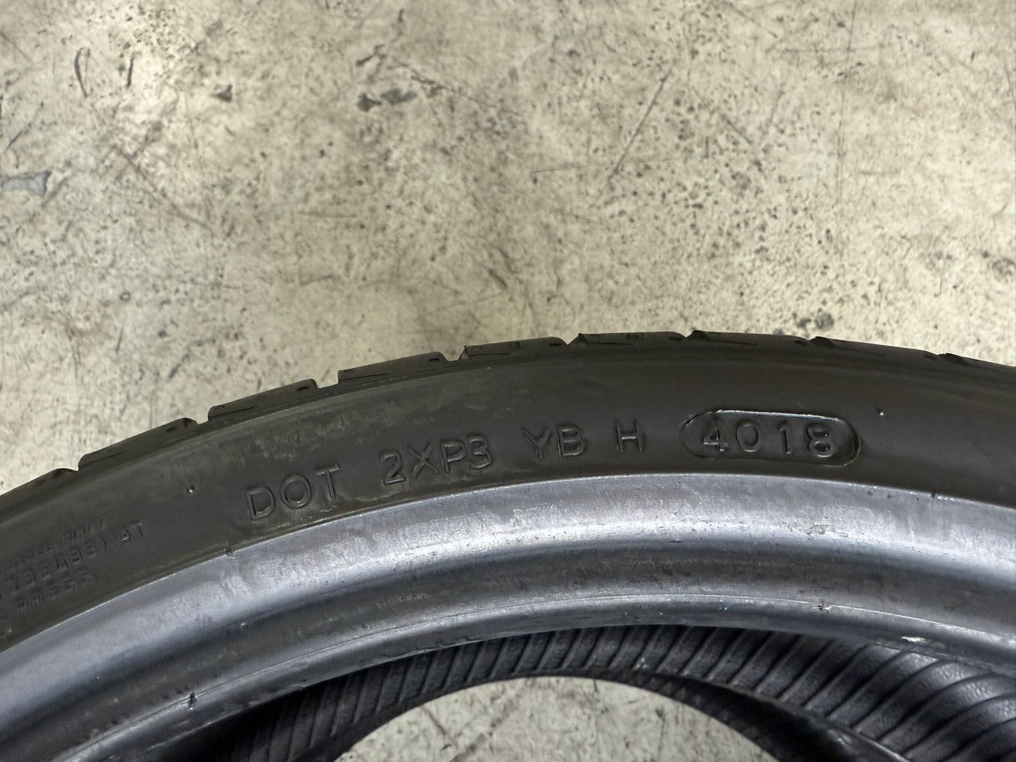 Usato: 2 Gomme 225/35R19 88Y XL Hankook Estive 75% residui