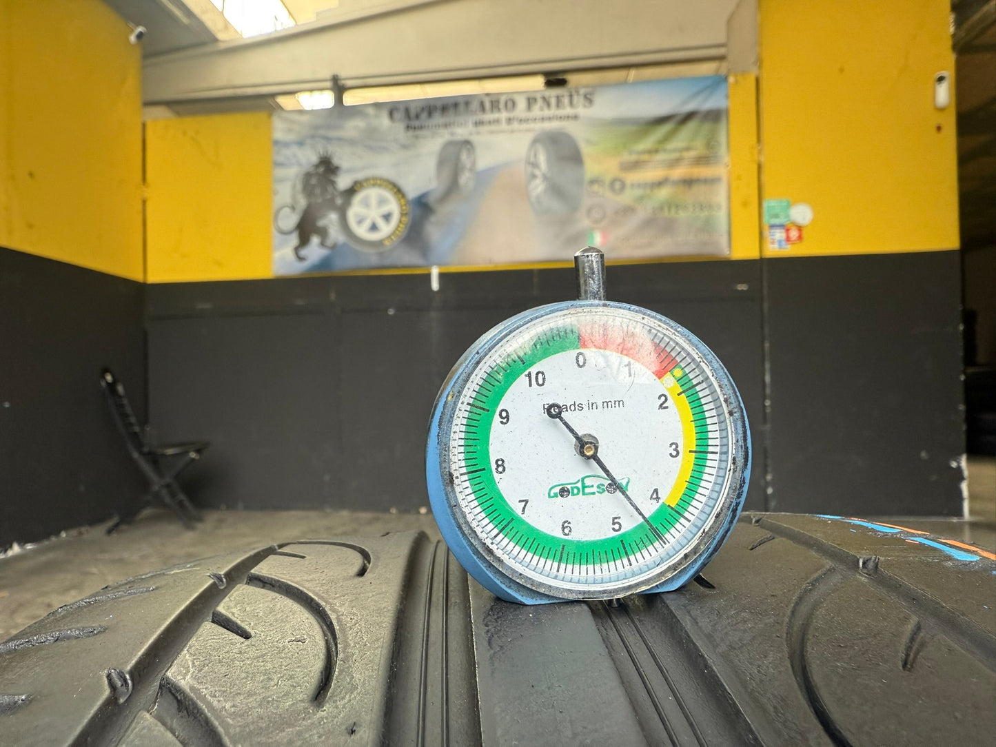 Usato: 2 Gomme 225/35R19 88Y XL Hankook Estive 75% residui