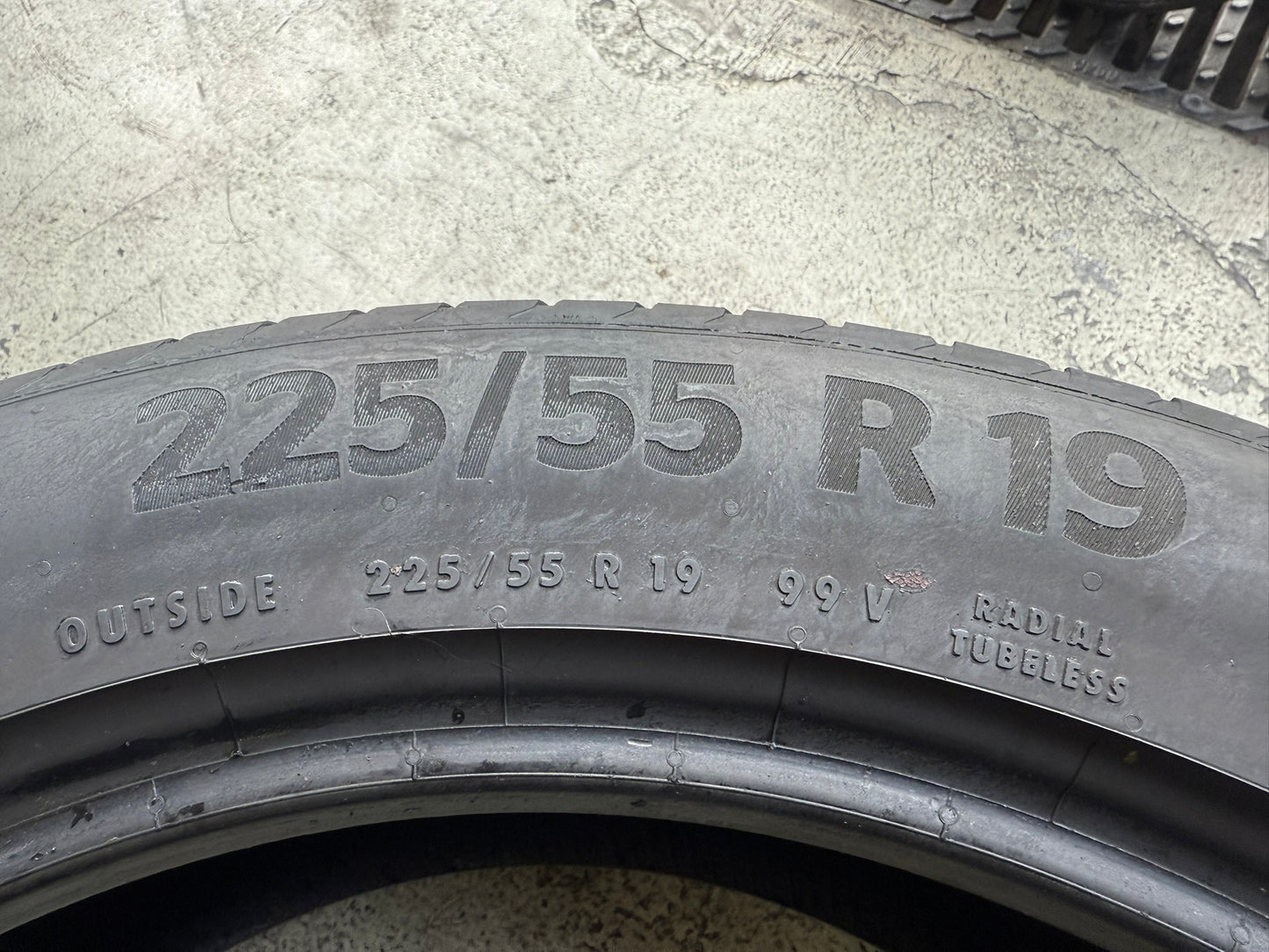 Usato: 4 Gomme 225/55R19 99V Continental Estive 80% residui