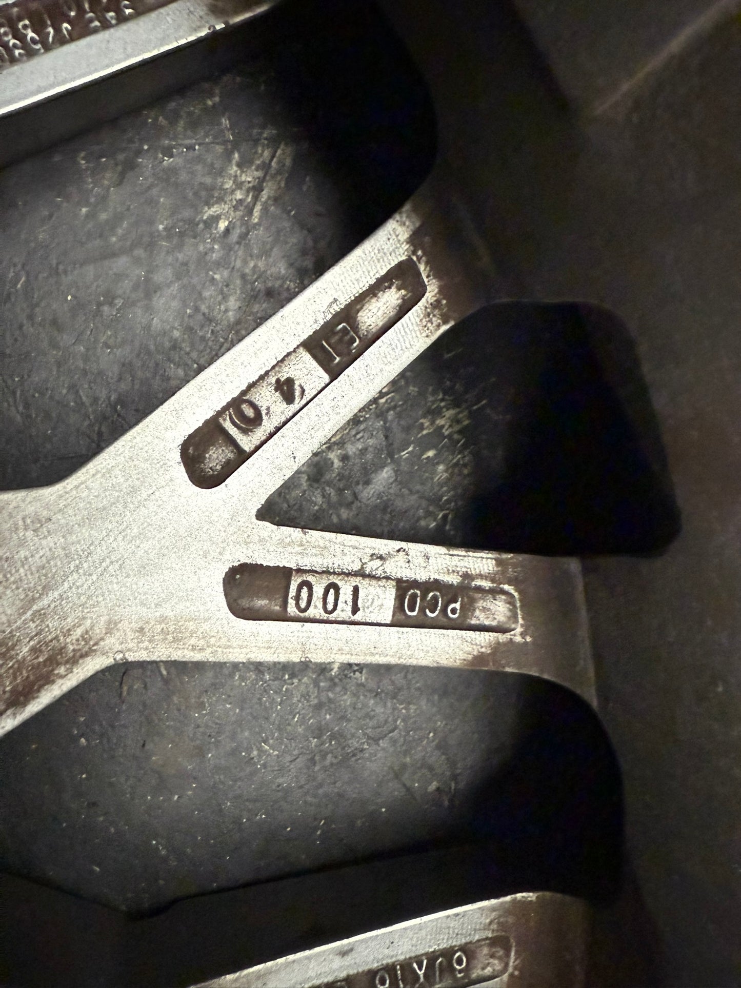 Cerchi in Lega Momo 16 con Pneumatici Invernali in Omaggio