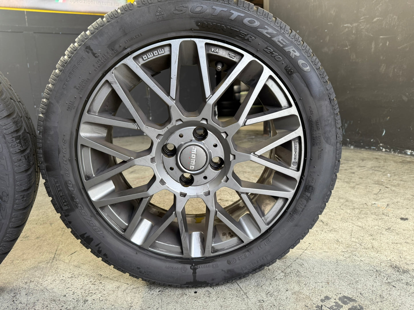 Cerchi in Lega Momo 16 con Pneumatici Invernali in Omaggio