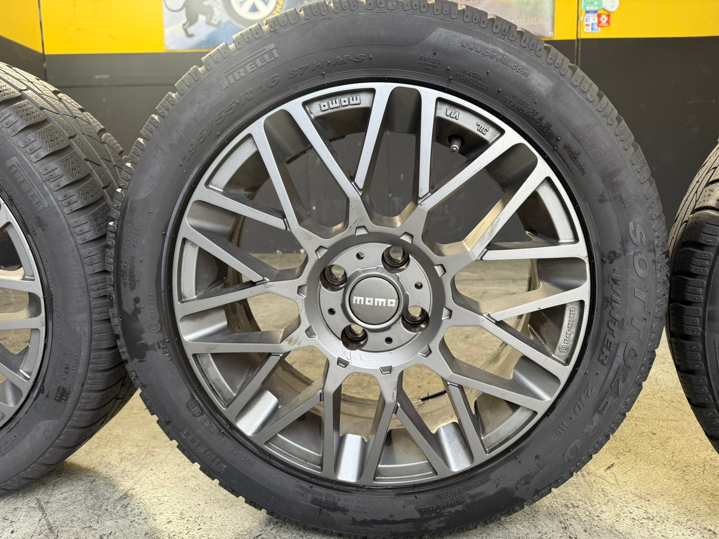 Cerchi in Lega Momo 16 con Pneumatici Invernali in Omaggio