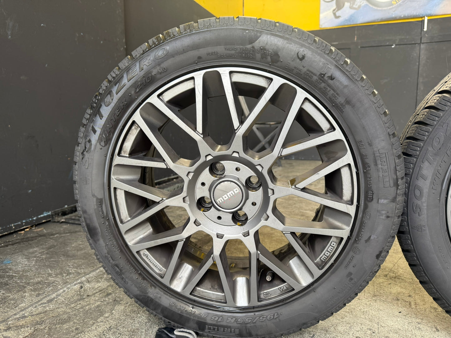 Cerchi in Lega Momo 16 con Pneumatici Invernali in Omaggio