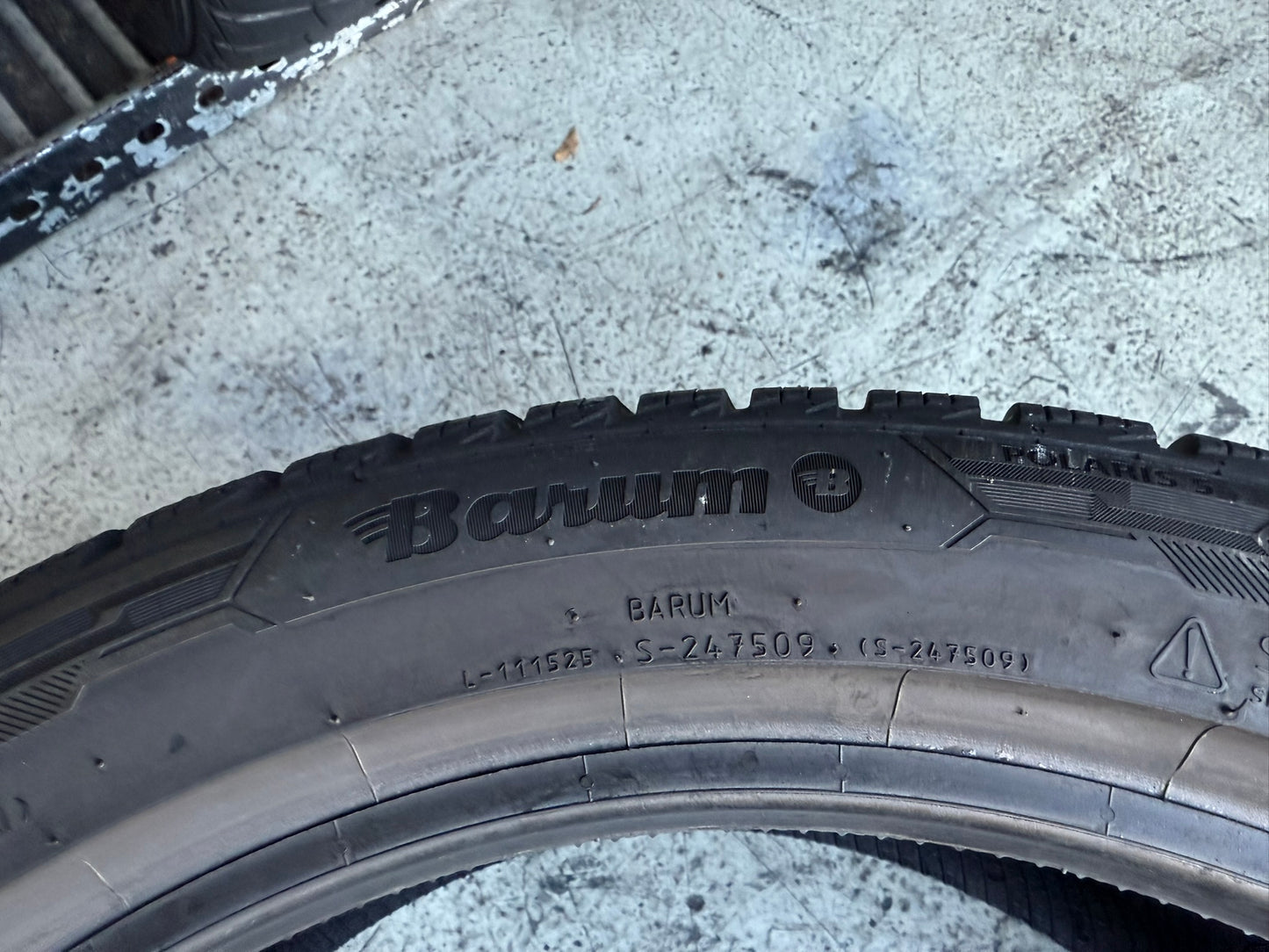 Usato: 4 Gomme 245/40R18 97V XL Barum Invernali 80% residui