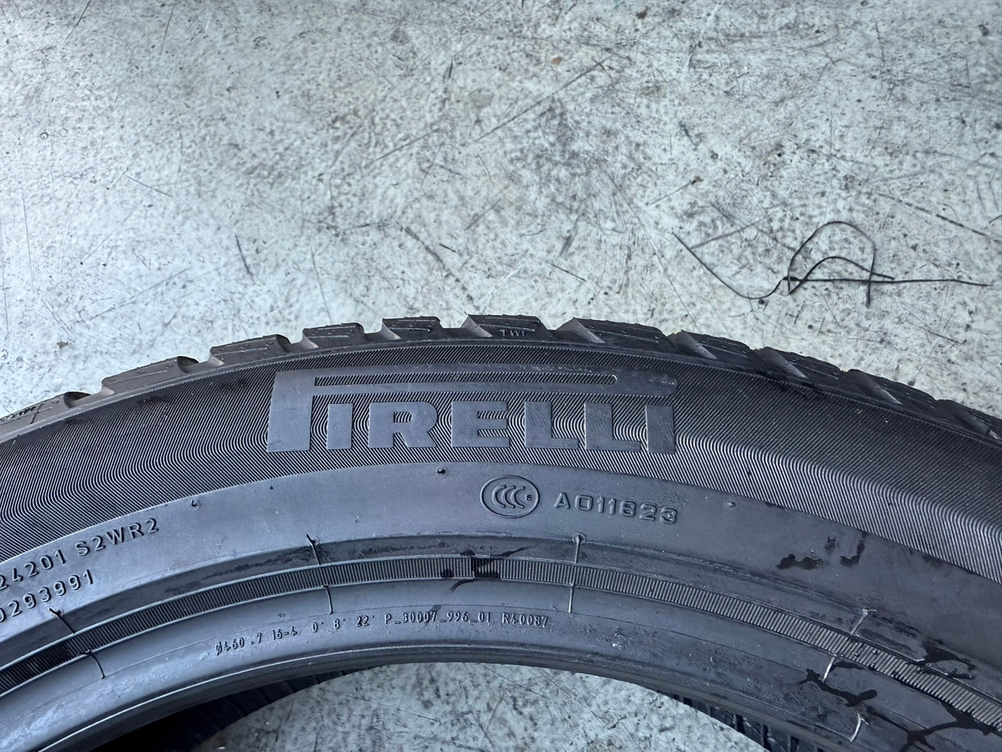 Usato: 4 Gomme 215/50R18 92V XL Pirelli Invernali 90% residui