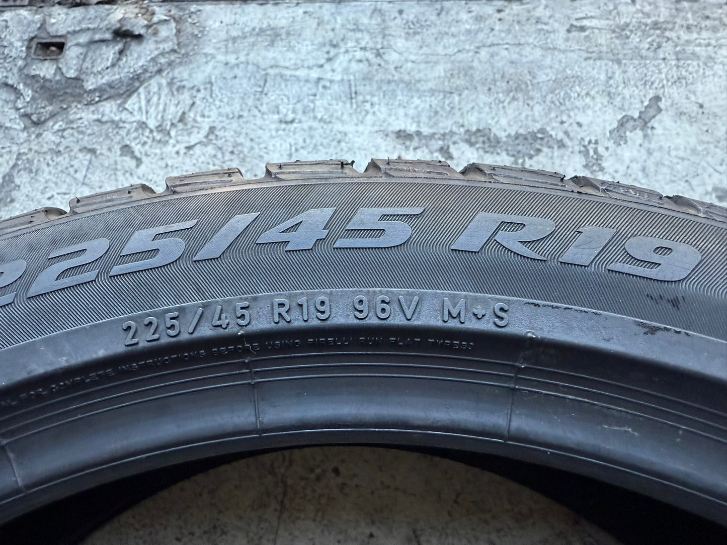 Usato: 4 Gomme 225/45R19 96V XL Pirelli Runflat Invernali 95/80% residui
