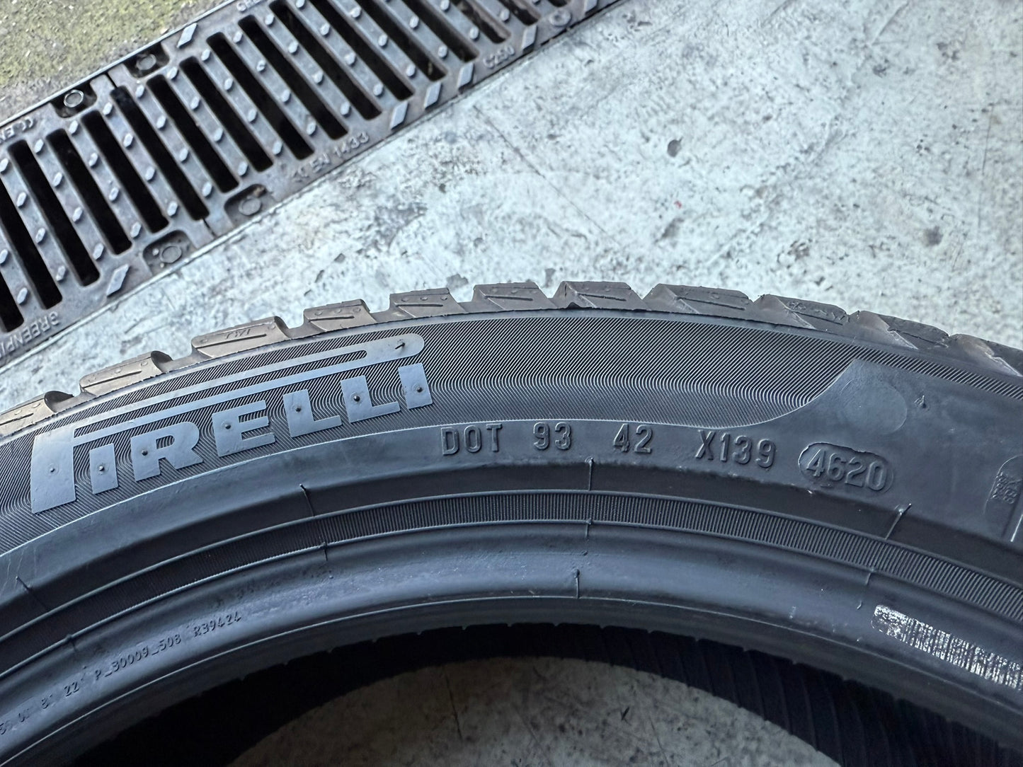 Usato: 4 Gomme 225/45R18 95V XL e 255/40R18 99V XL Pirelli Invernali 85/80% residui
