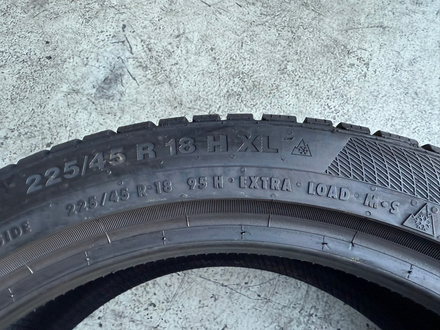 Usato: 4 Gomme 225/45R18 95H XL RFT Continental Invernale 95%–85% residui