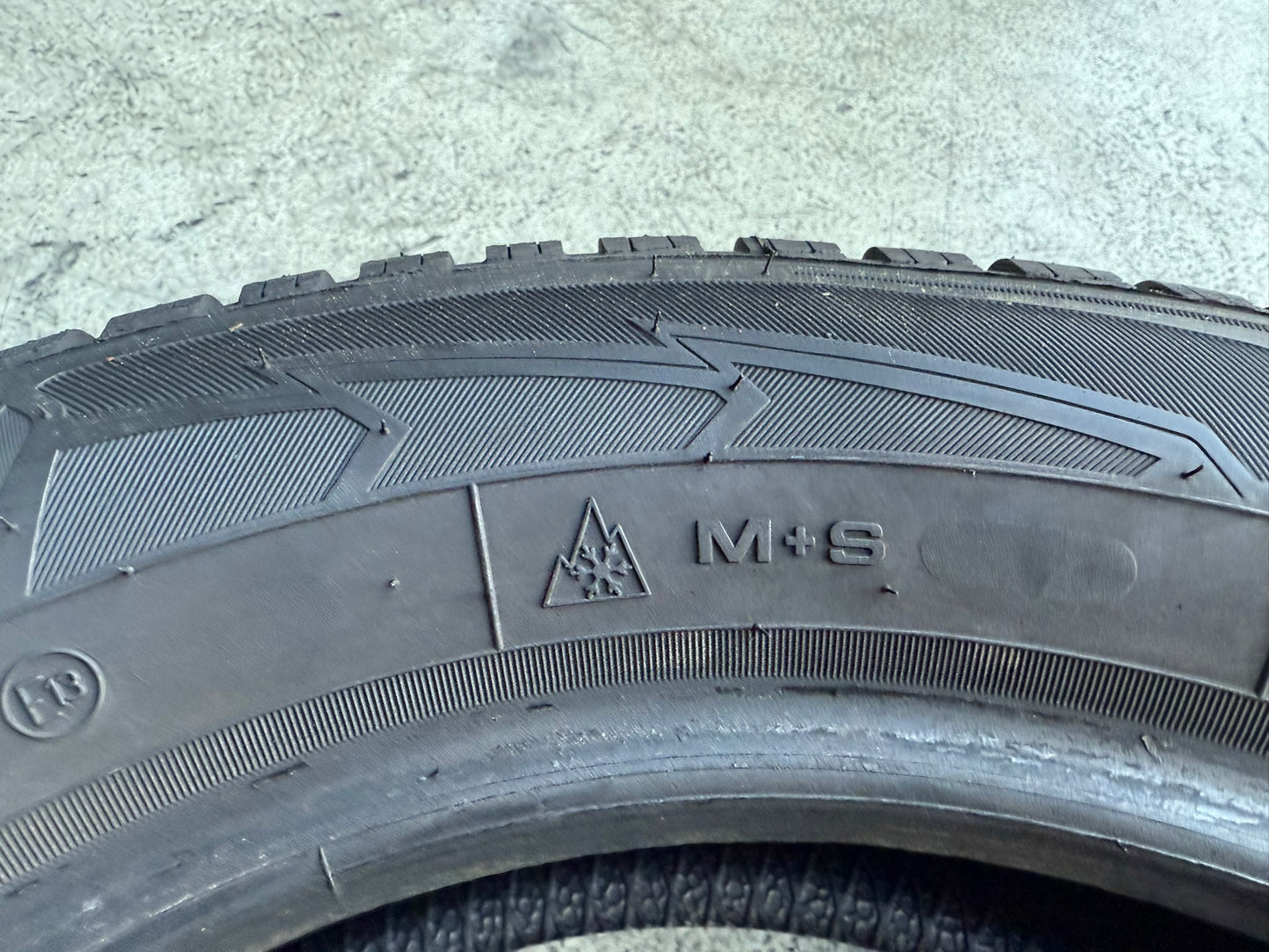 Usato: 4 Gomme 185/65R15 88T Goodyear Invernali 85/95% residui