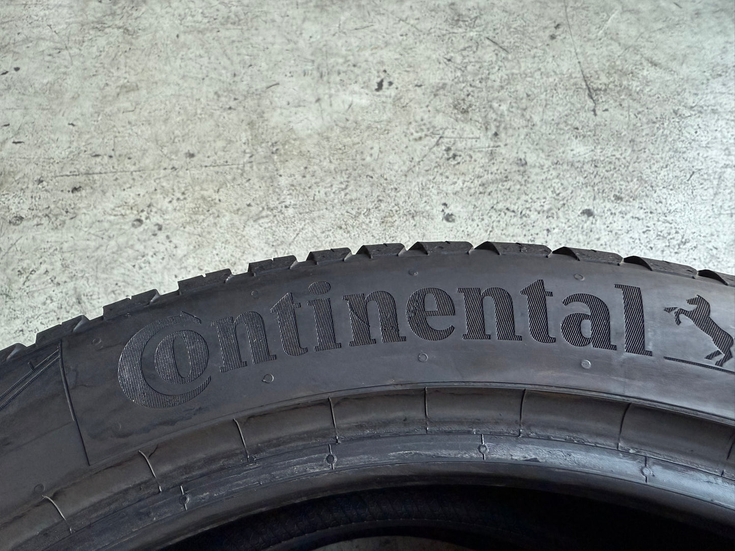 Usato: 2 Gomme 235/45R20 100W XL Continental 4 Stagioni 85% residui