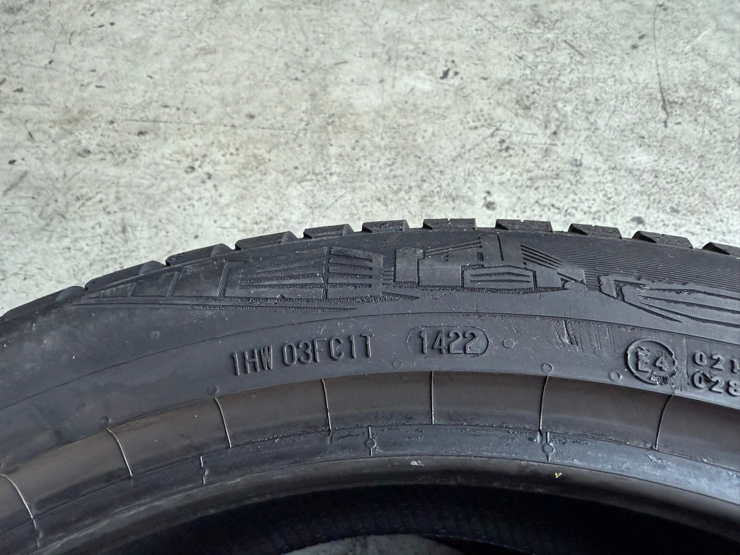 Usato: 2 Gomme 235/45R20 100W XL Continental 4 Stagioni 85% residui