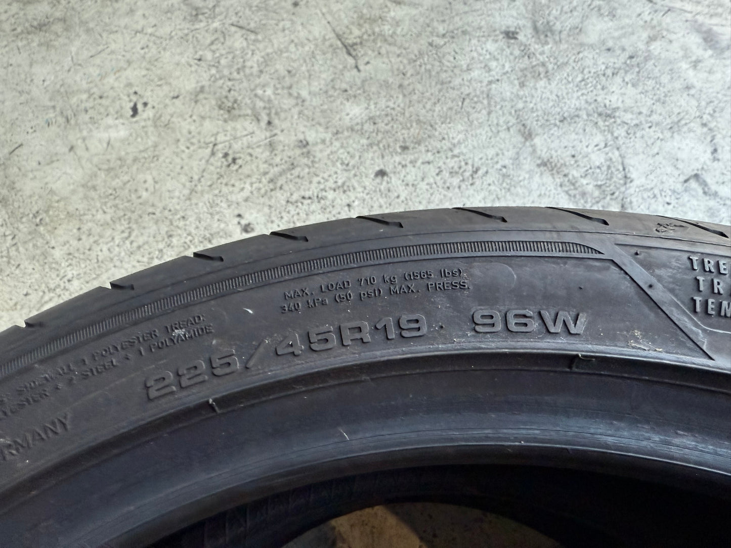 Usato: 2 Gomme 225/45R19 96W XL Goodyear Estive 85% residui