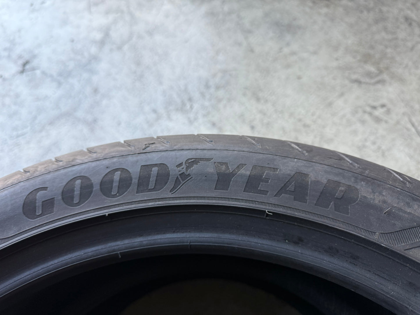 Usato: 2 Gomme 225/45R19 96W XL Goodyear Estive 85% residui
