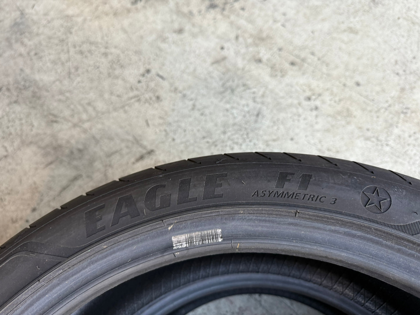 Usato: 2 Gomme 225/45R19 96W XL Goodyear Estive 85% residui