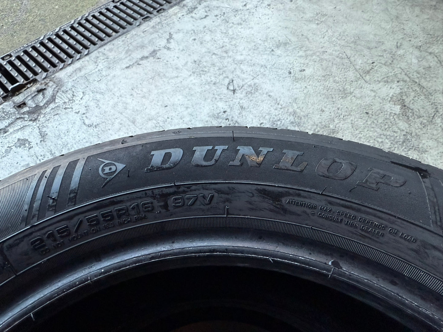 Usato: 2 Gomme 215/55R16 97V XL Dunlop 4 Stagioni 80% residui
