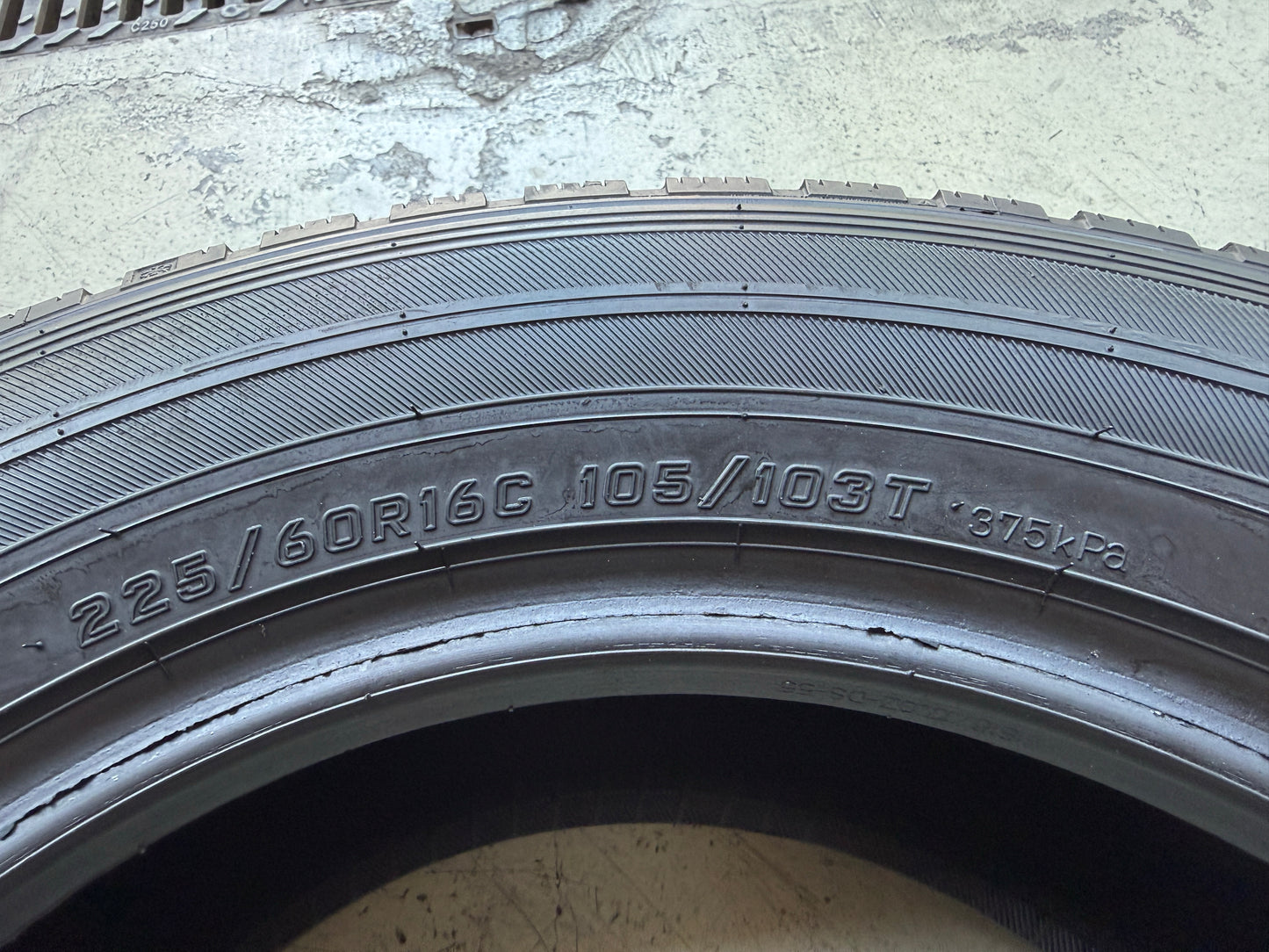 Usato: 4 Pneumatici Falken Euroall Season VAN11 225/60R16C 105/103T 4 Stagioni 90-95% Residui