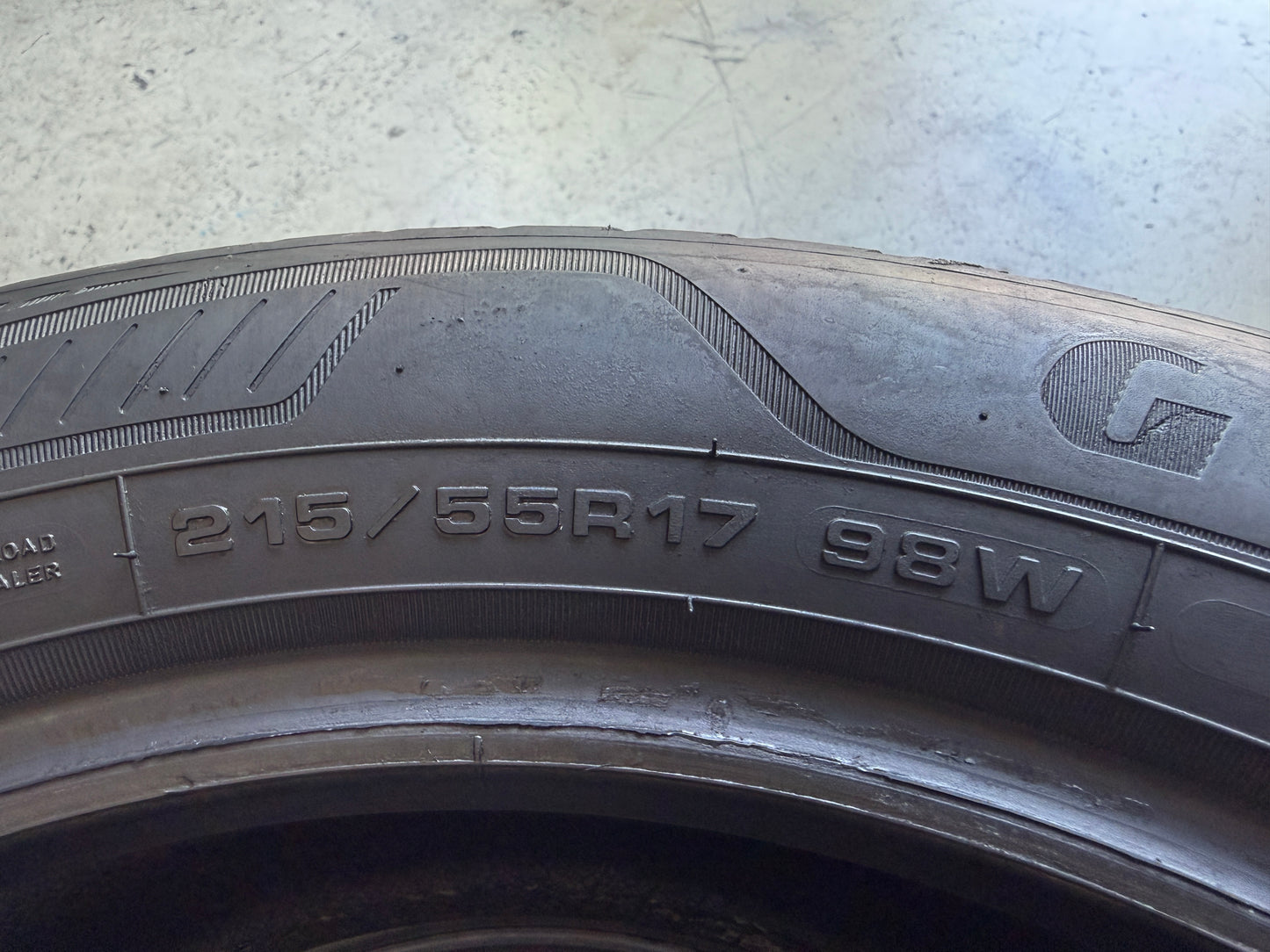 Usato: 2 Pneumatici Goodyear Vector 4Seasons Gen-3 215/55R17 98W XL 4 Stagioni 80% Residui