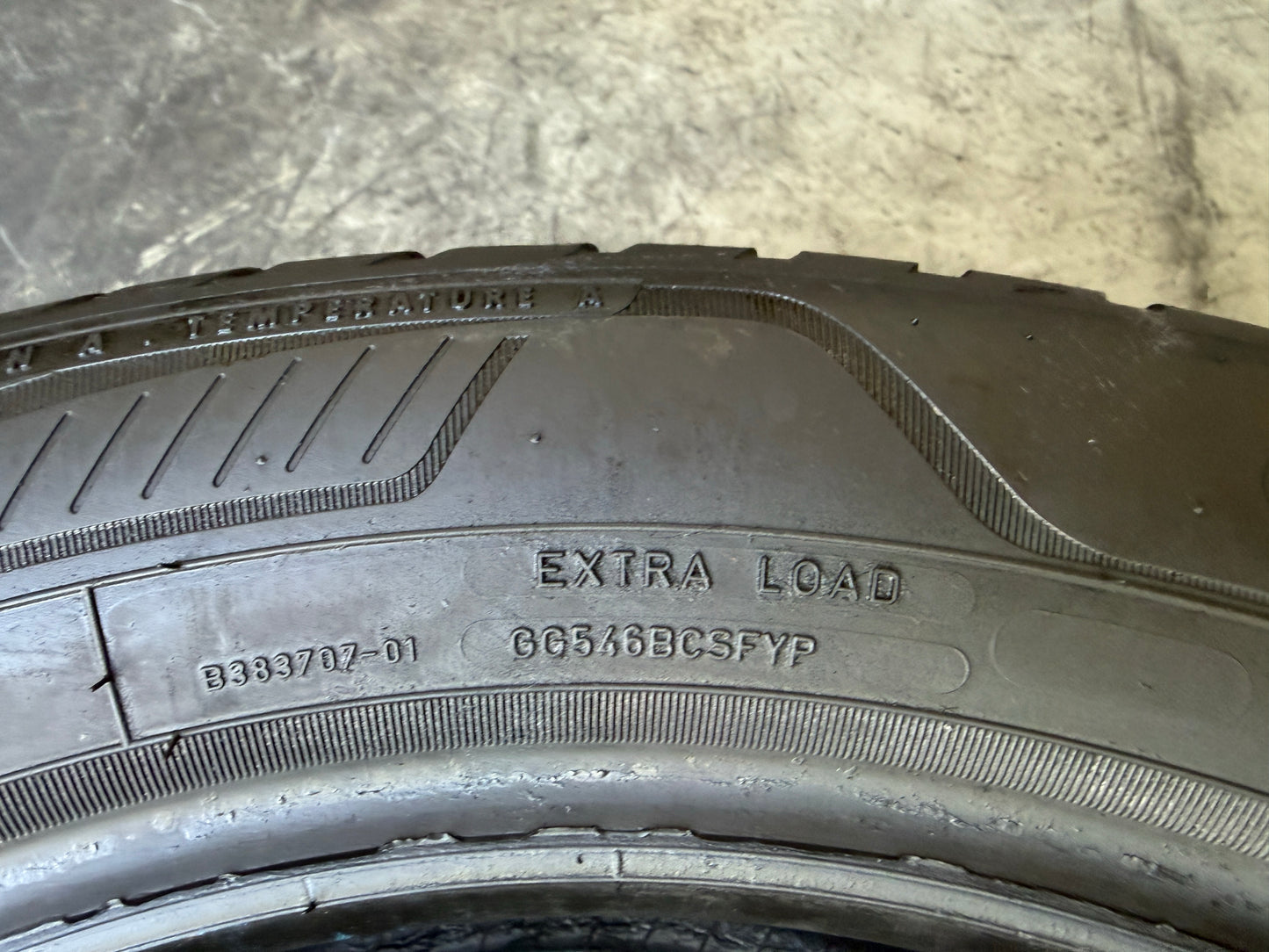 Usato: 2 Pneumatici Goodyear Vector 4Seasons Gen-3 215/55R17 98W XL 4 Stagioni 80% Residui