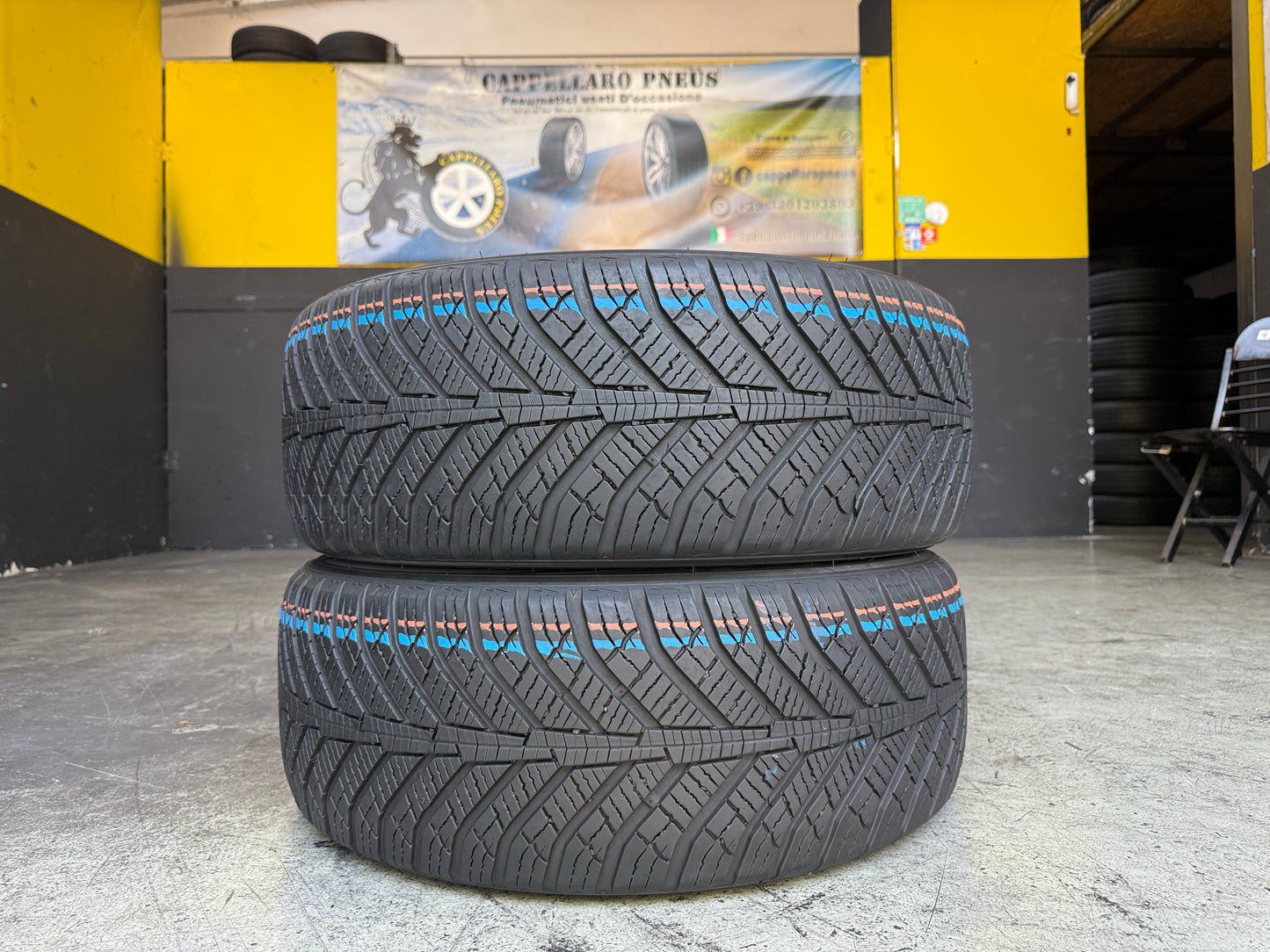 Usato: 2 Pneumatici Marshal MH22 235/55R17 103V XL 4 Stagioni 85% Residui