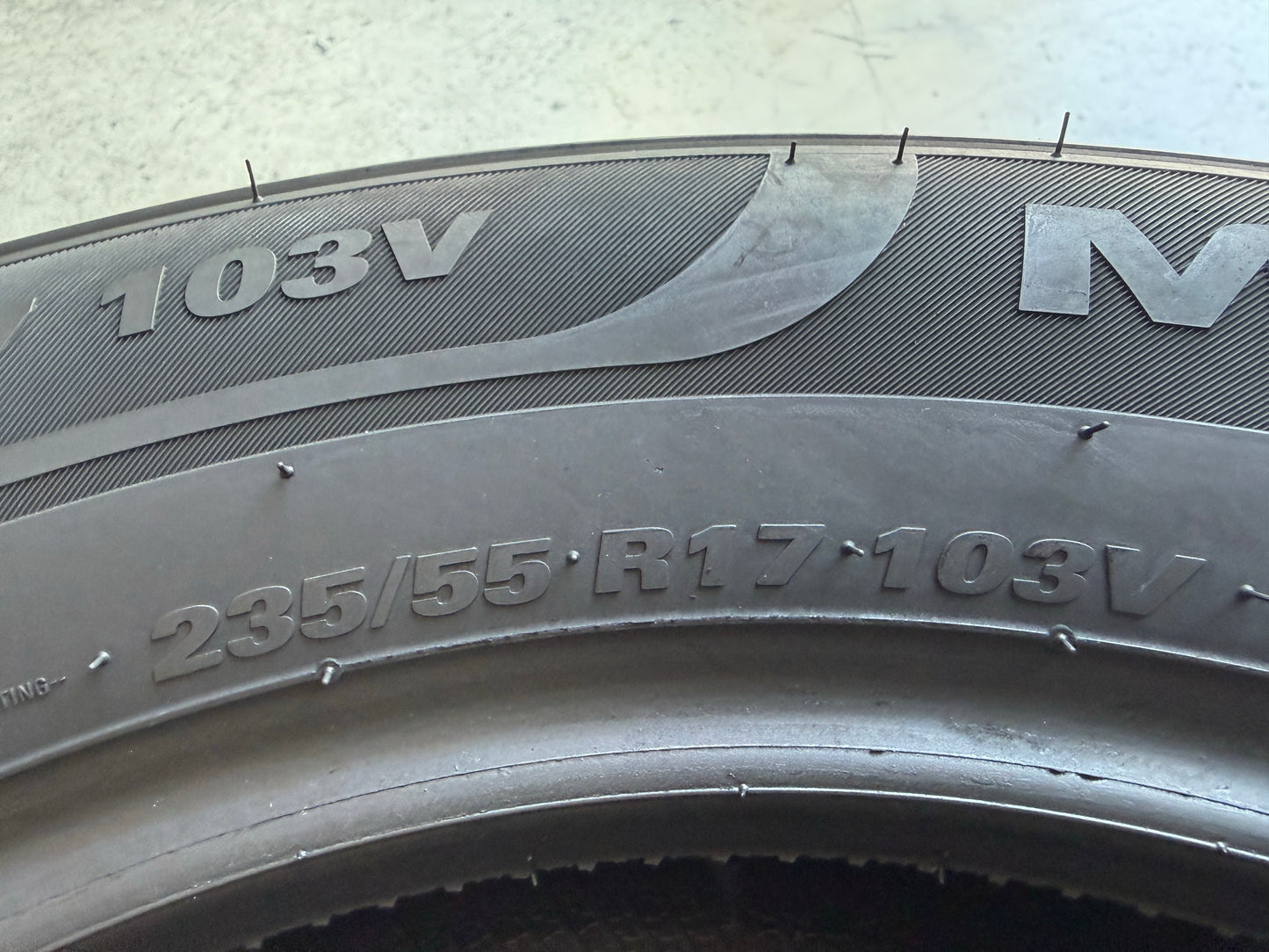 Usato: 2 Pneumatici Marshal MH22 235/55R17 103V XL 4 Stagioni 85% Residui