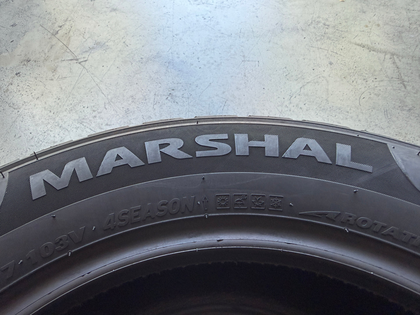 Usato: 2 Pneumatici Marshal MH22 235/55R17 103V XL 4 Stagioni 85% Residui