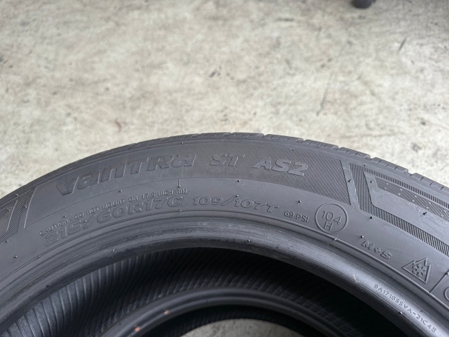 Usato: 2 Gomme 215/60R17C 109/107T Hankook 4 Stagioni 70% residui