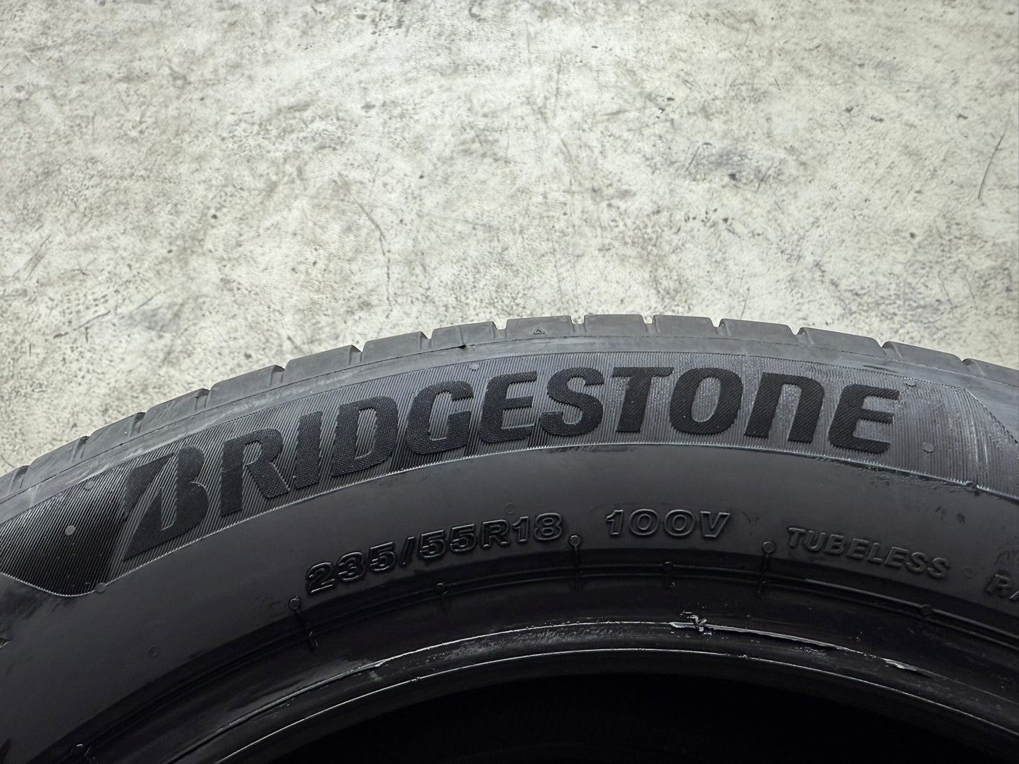 Usato: 2 Gomme 235/55R18 100V Bridgestone Estive 80% residui