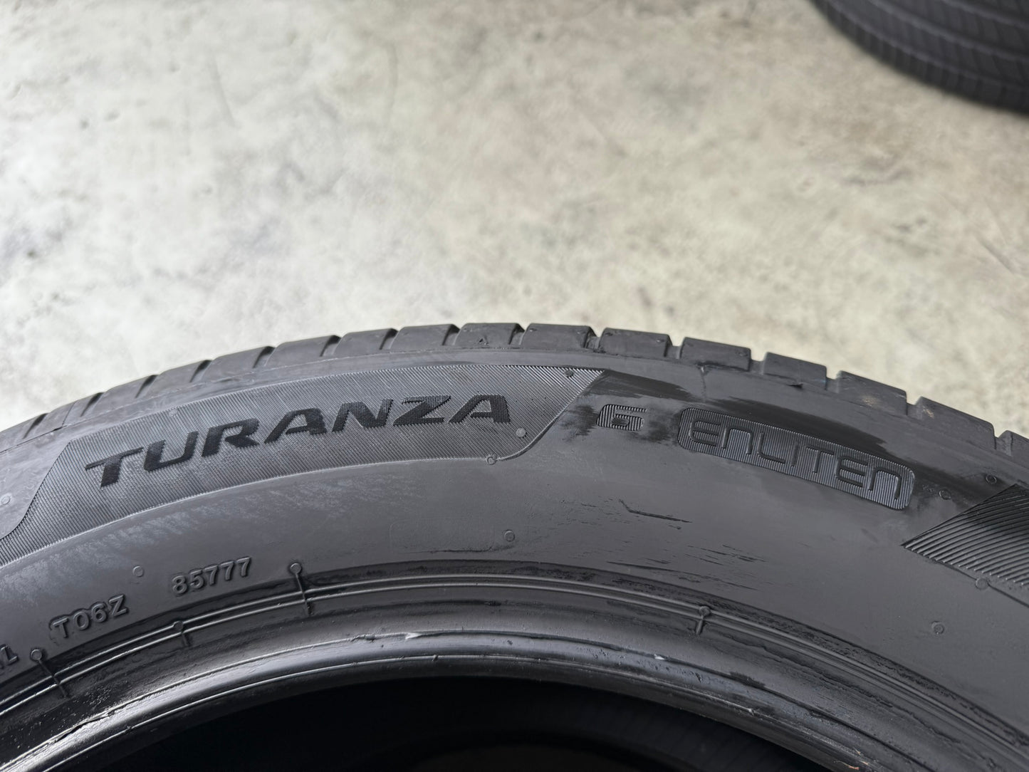 Usato: 2 Gomme 235/55R18 100V Bridgestone Estive 80% residui