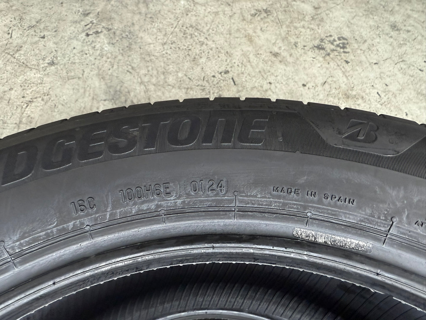 Usato: 2 Gomme 235/55R18 100V Bridgestone Estive 80% residui