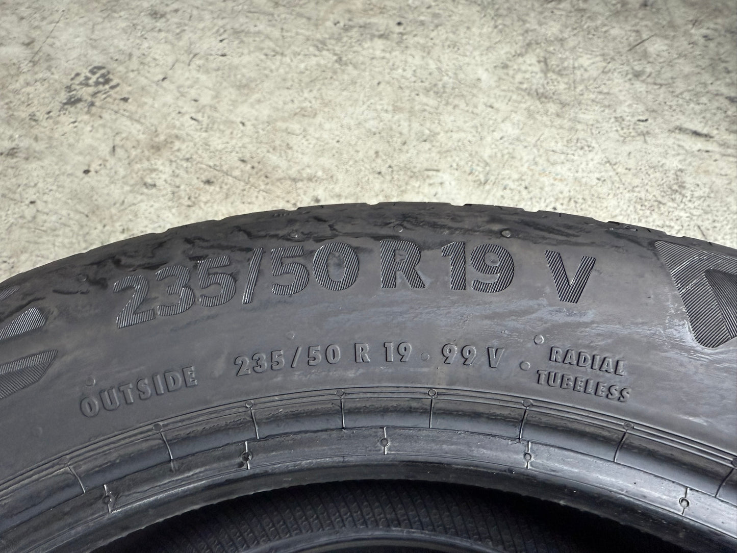 Usato: 2 Gomme 235/50R19 99V Continental Estive 85% residui