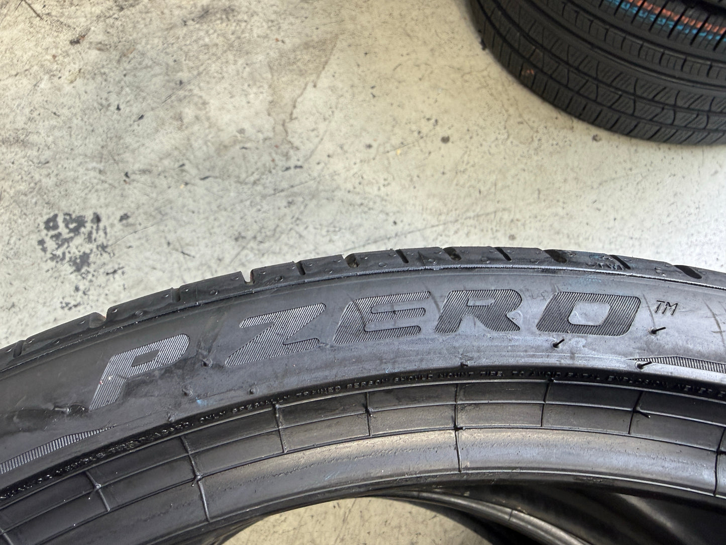 Usato: 2 Pneumatici Pirelli P Zero (PZ4) Sport 315/30R23 111Y XL * FSL Estivi 80% Residui