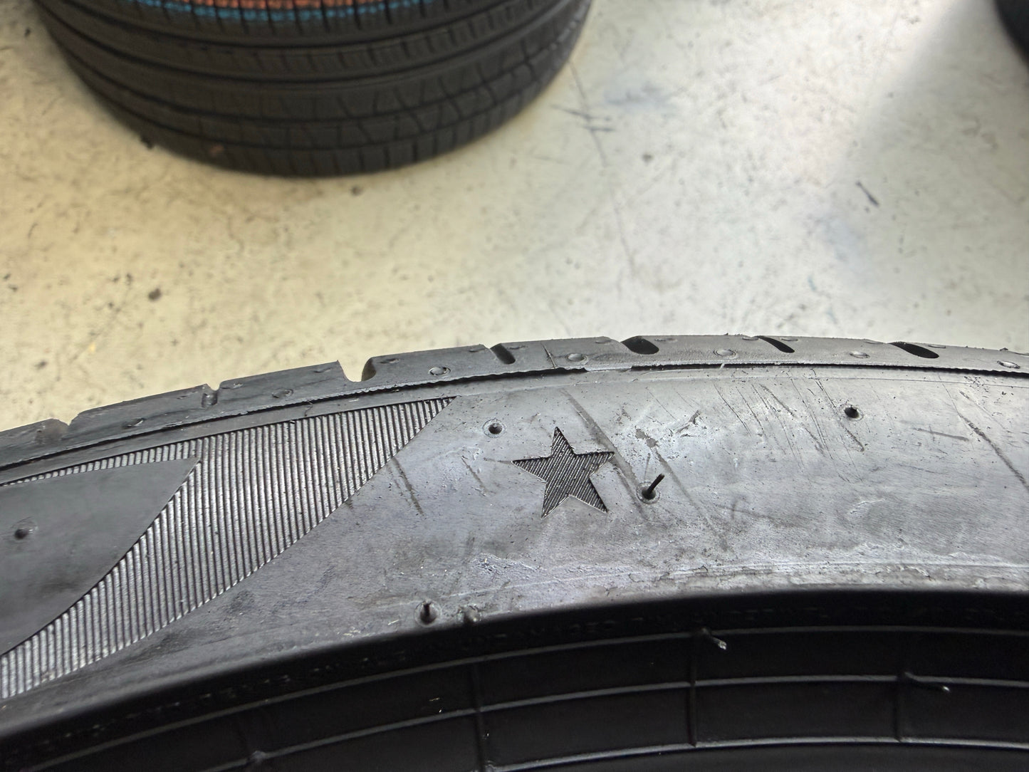 Usato: 2 Pneumatici Pirelli P Zero (PZ4) Sport 315/30R23 111Y XL * FSL Estivi 80% Residui