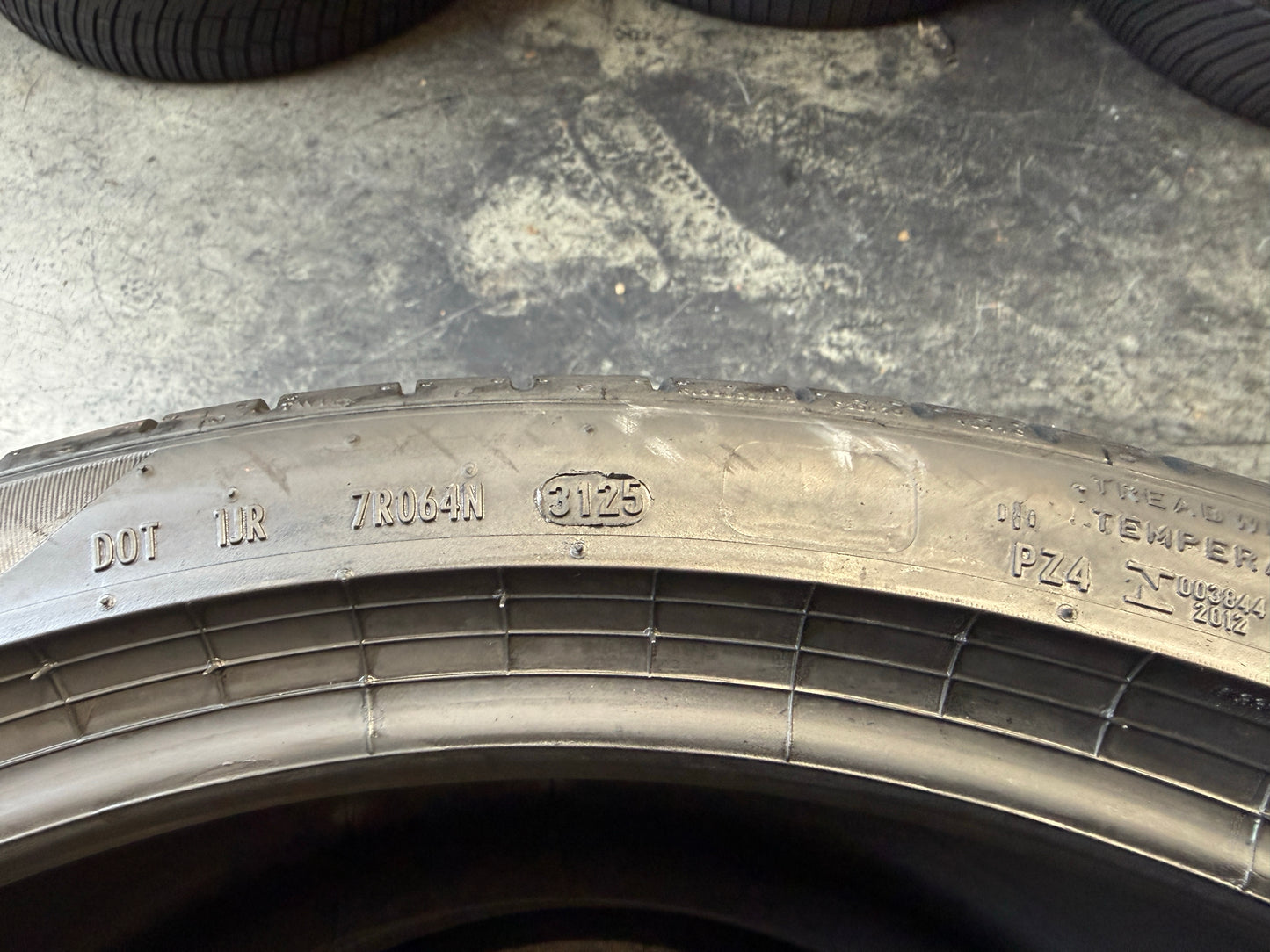 Usato: 2 Pneumatici Pirelli P Zero PZ4 315/30R22 107Y XL * FSL Estivi 85% Residui DOT 2025