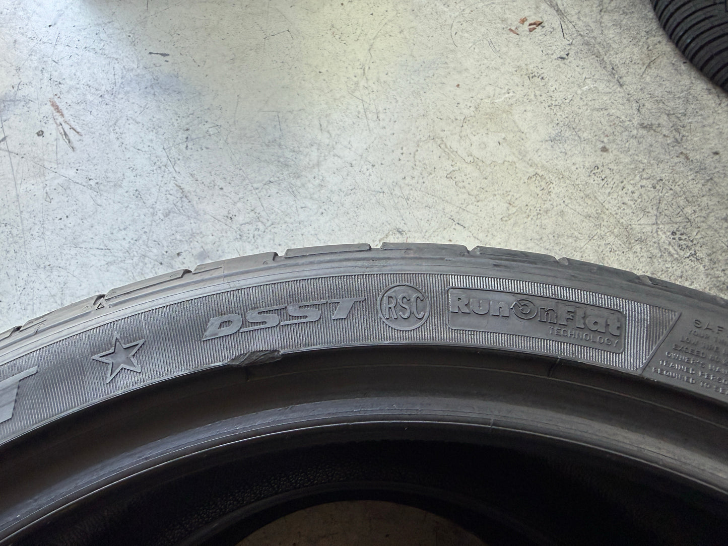 Usato: 2 Pneumatici Dunlop SP Sport Maxx GT 285/35R21 105Y XL * MFS Run Flat Estivi 90% Residui