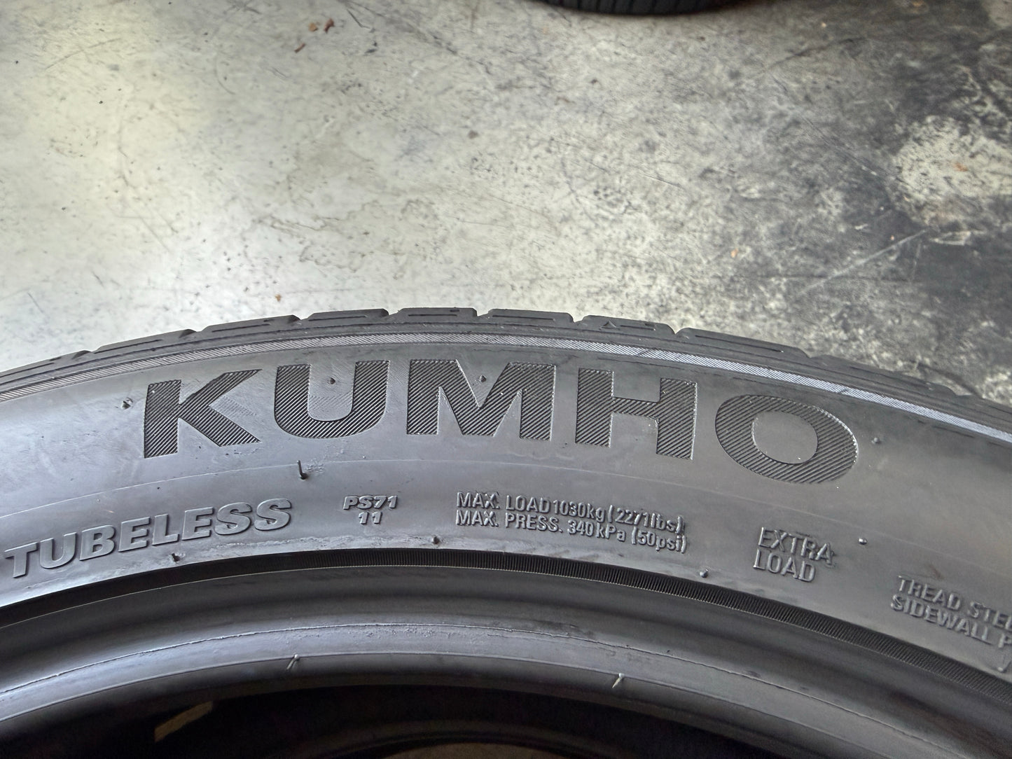 Usato: 2 Pneumatici Kumho Ecsta PS71 SUV 285/40R21 109Y XL Estivi 80% Residui