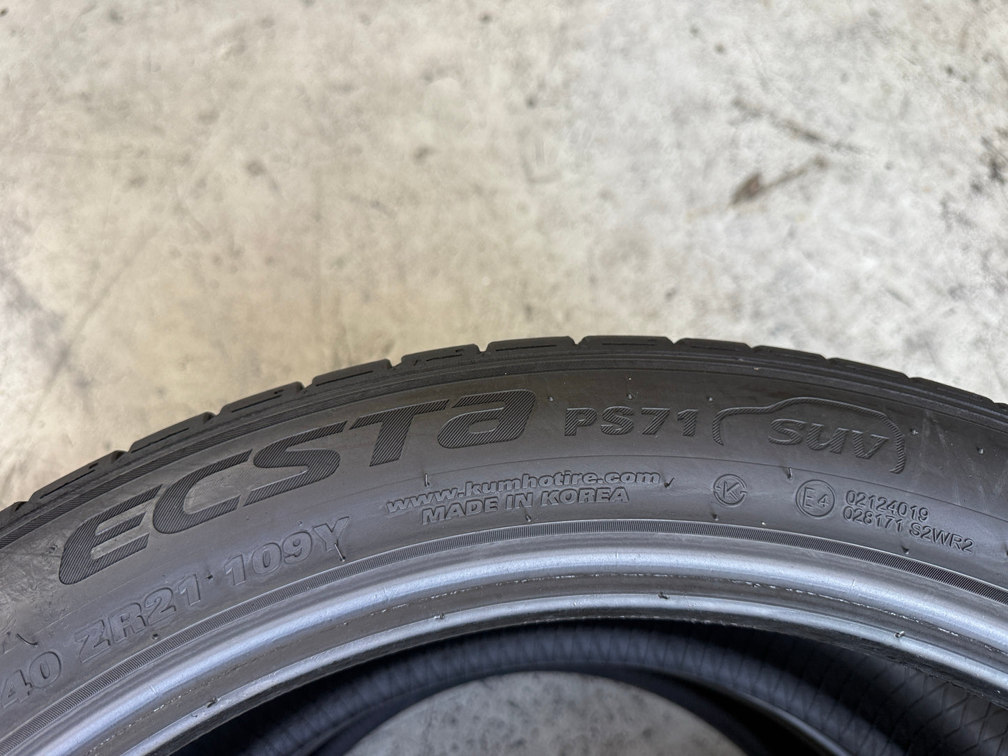 Usato: 2 Pneumatici Kumho Ecsta PS71 SUV 285/40R21 109Y XL Estivi 80% Residui
