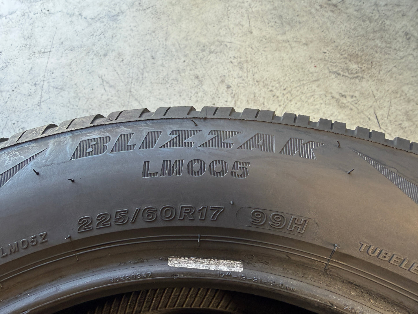 Usato: 2 Gomme 225/60R17 99H Bridgestone Invernali 80% residui