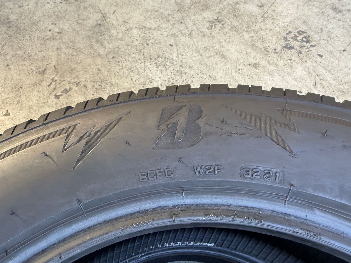 Usato: 2 Gomme 225/60R17 99H Bridgestone Invernali 80% residui