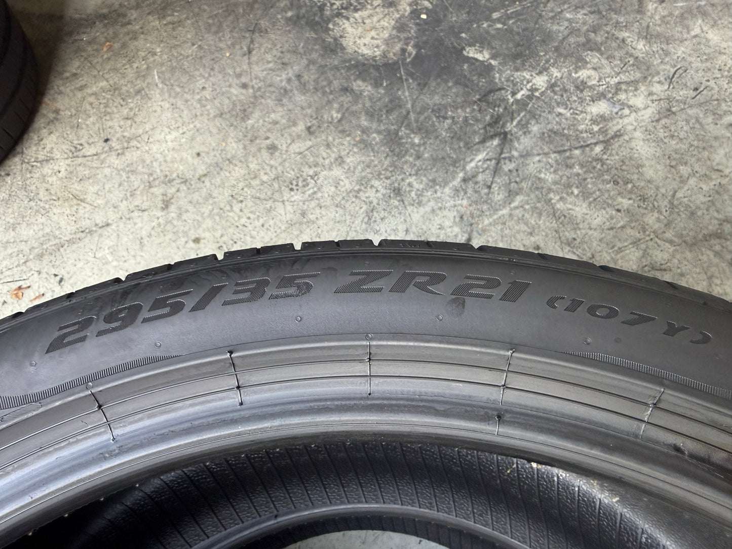 Usato: 2 Pneumatici Pirelli P Zero PZ4 295/35R21 107Y XL MGT1 Estivi 90% Residui