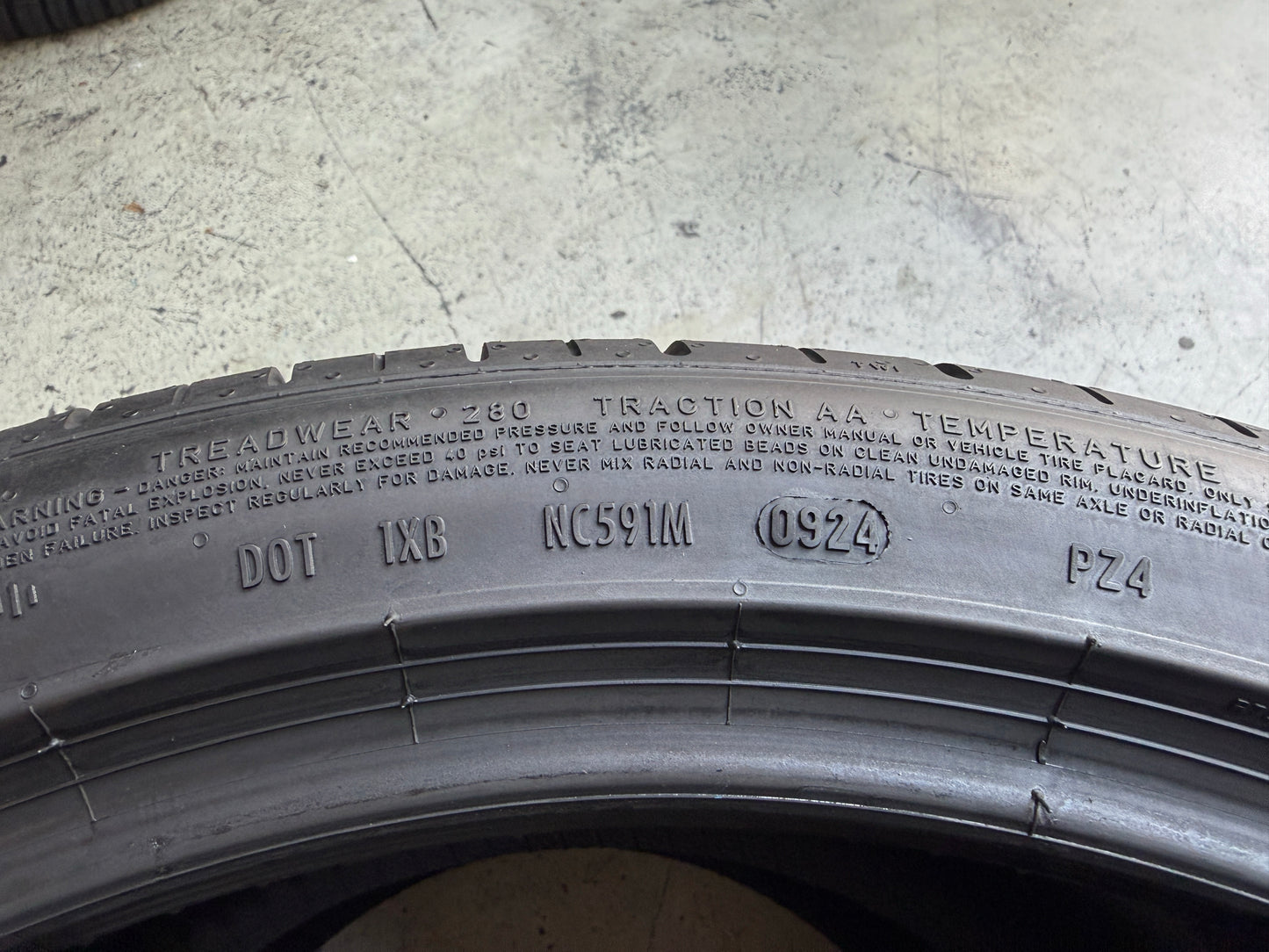 Usato: 2 Pneumatici Pirelli P Zero PZ4 295/35R21 107Y XL MGT1 Estivi 90% Residui
