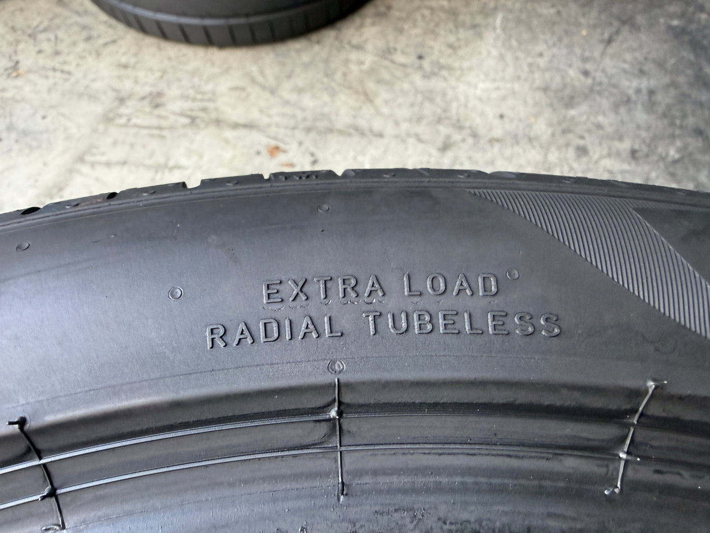 Usato: 2 Pneumatici Pirelli P Zero PZ4 295/35R21 107Y XL MGT1 Estivi 90% Residui