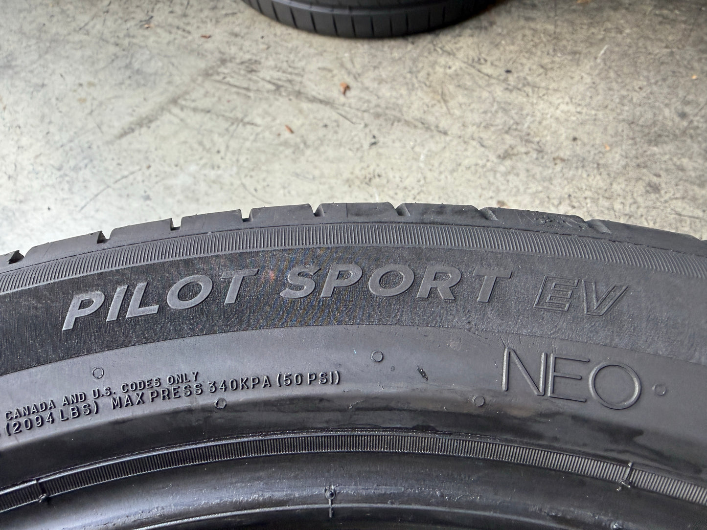 Usato: 2 Pneumatici Michelin Pilot Sport EV 255/45R21 106Y XL NE0 Porsche Estivi 85% Residui